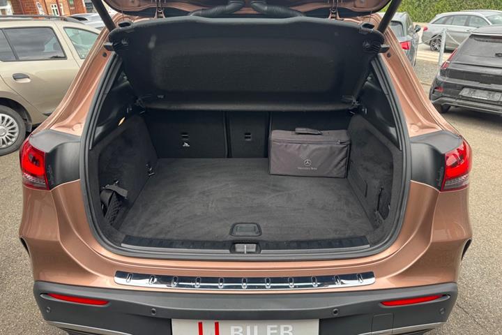 Gul Mercedes EQA250 fra 2022