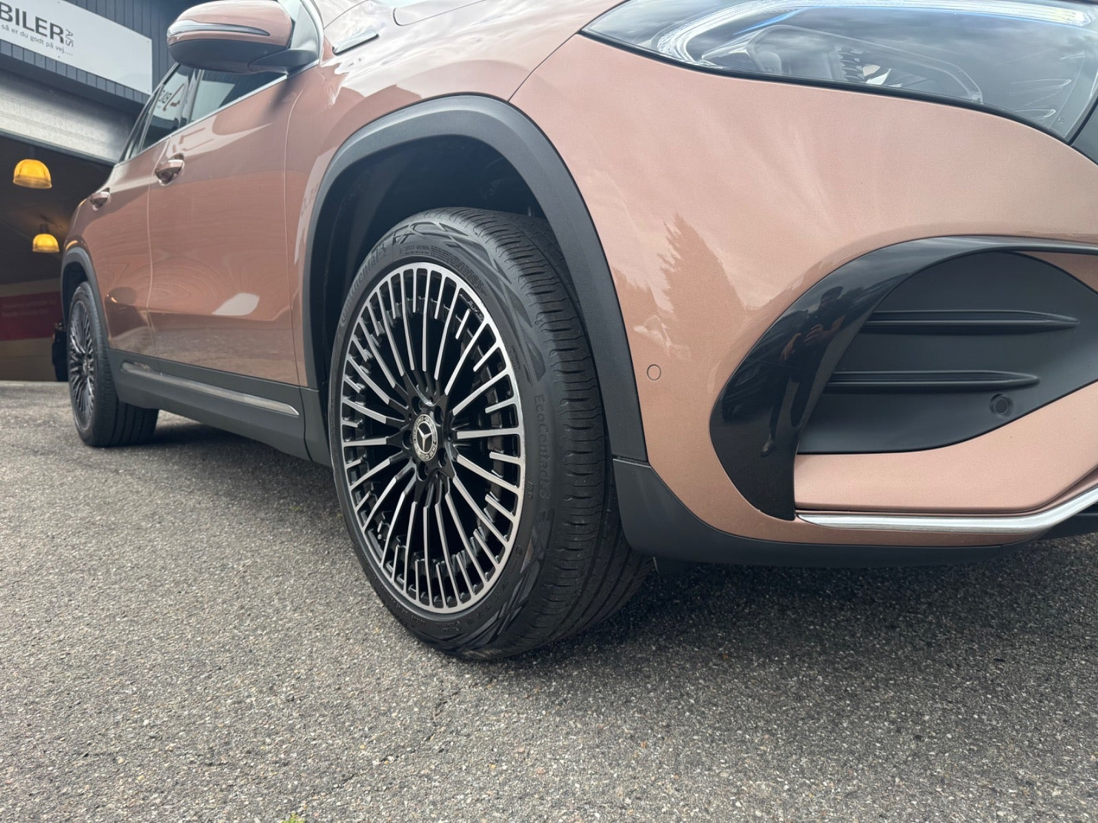 Gul Mercedes EQA250 fra 2022