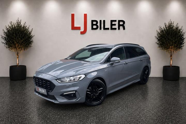 Grå Ford Mondeo fra 2019 set udefra