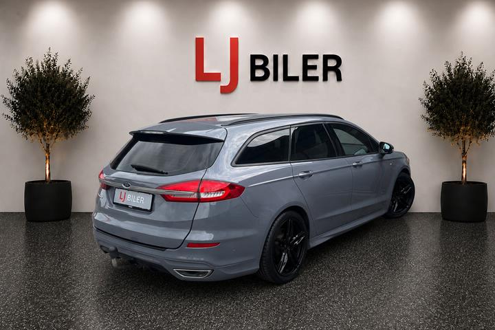 Grå Ford Mondeo fra 2019