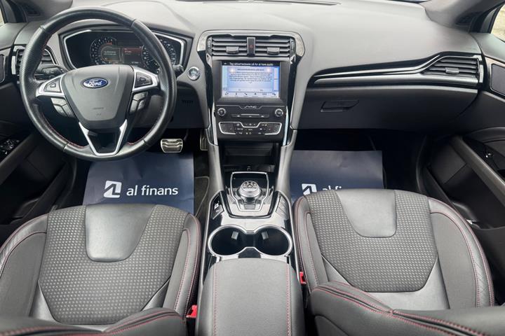Grå Ford Mondeo fra 2019