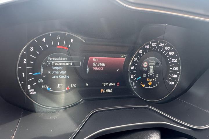 Grå Ford Mondeo fra 2019