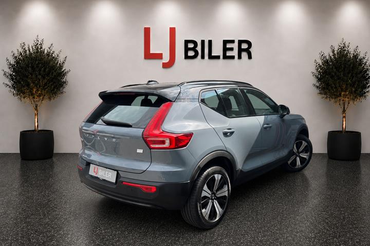 Grå Volvo XC40 fra 2023