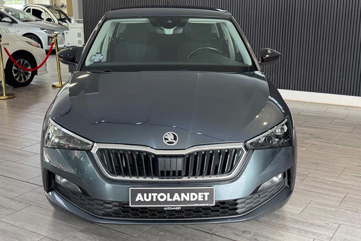 Grå Skoda Scala fra 2020