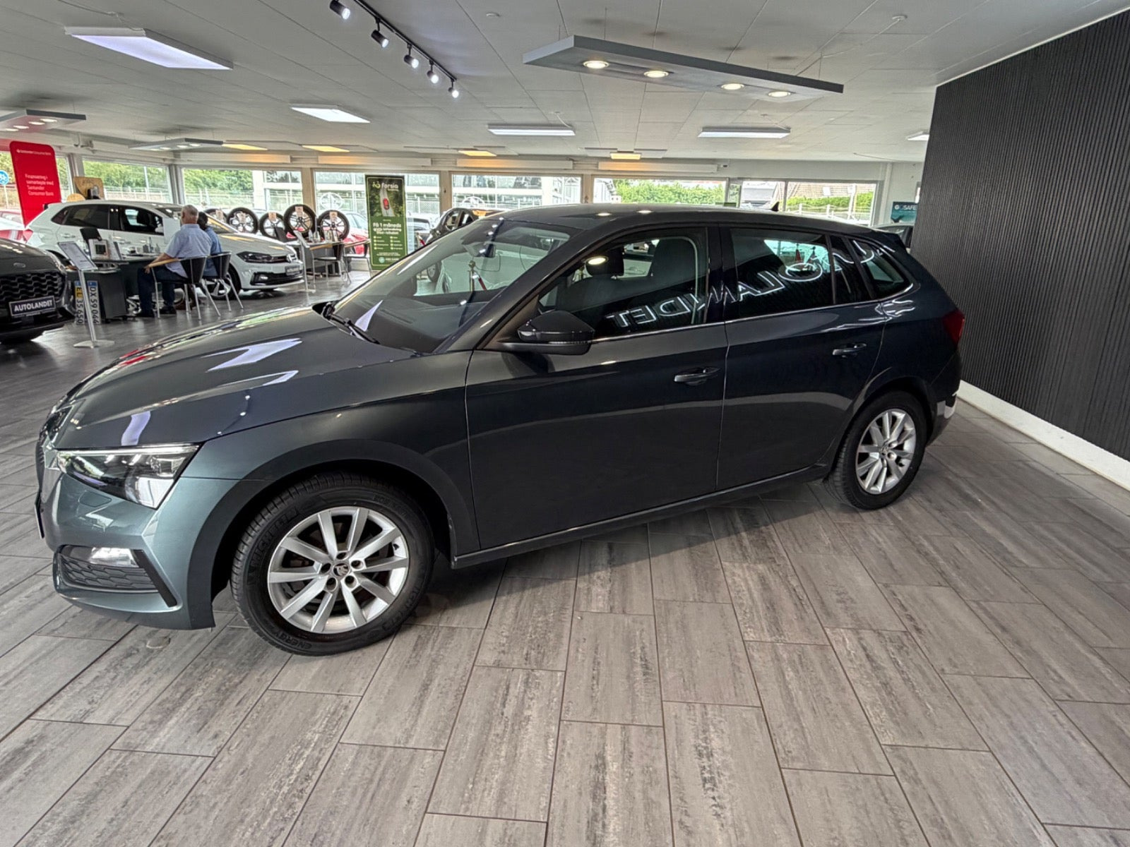 Grå Skoda Scala fra 2020