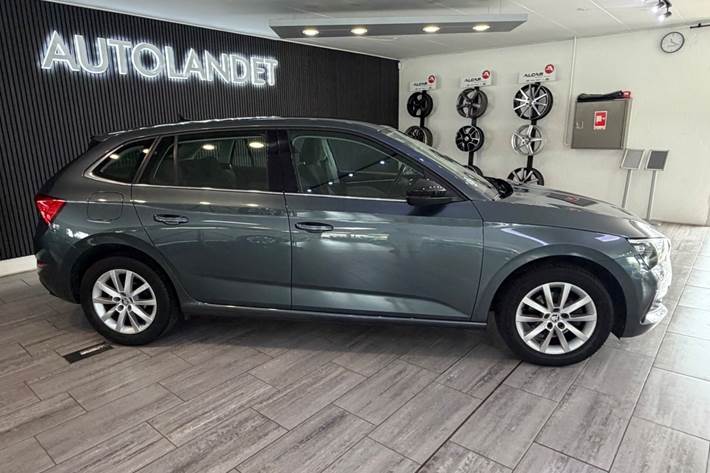 Grå Skoda Scala fra 2020