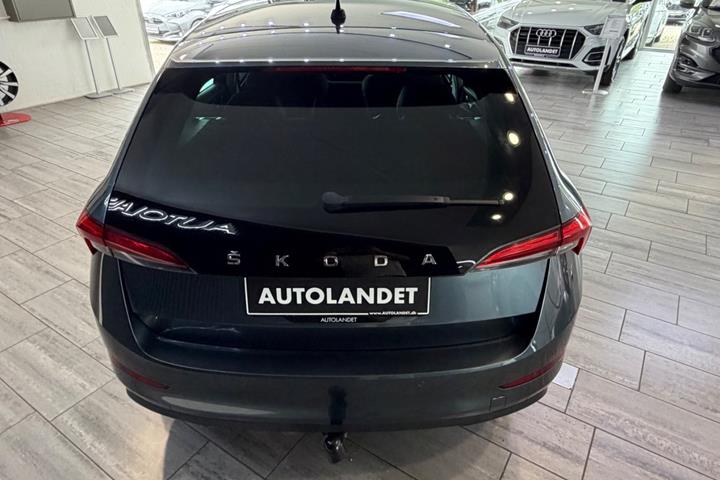 Grå Skoda Scala fra 2020