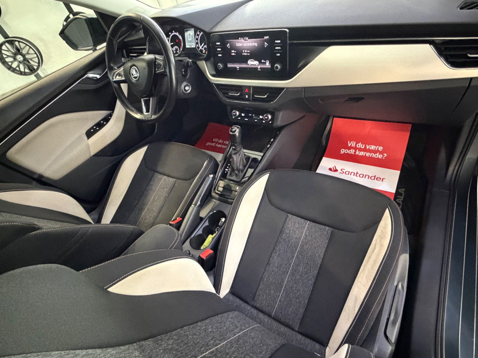 Grå Skoda Scala fra 2020
