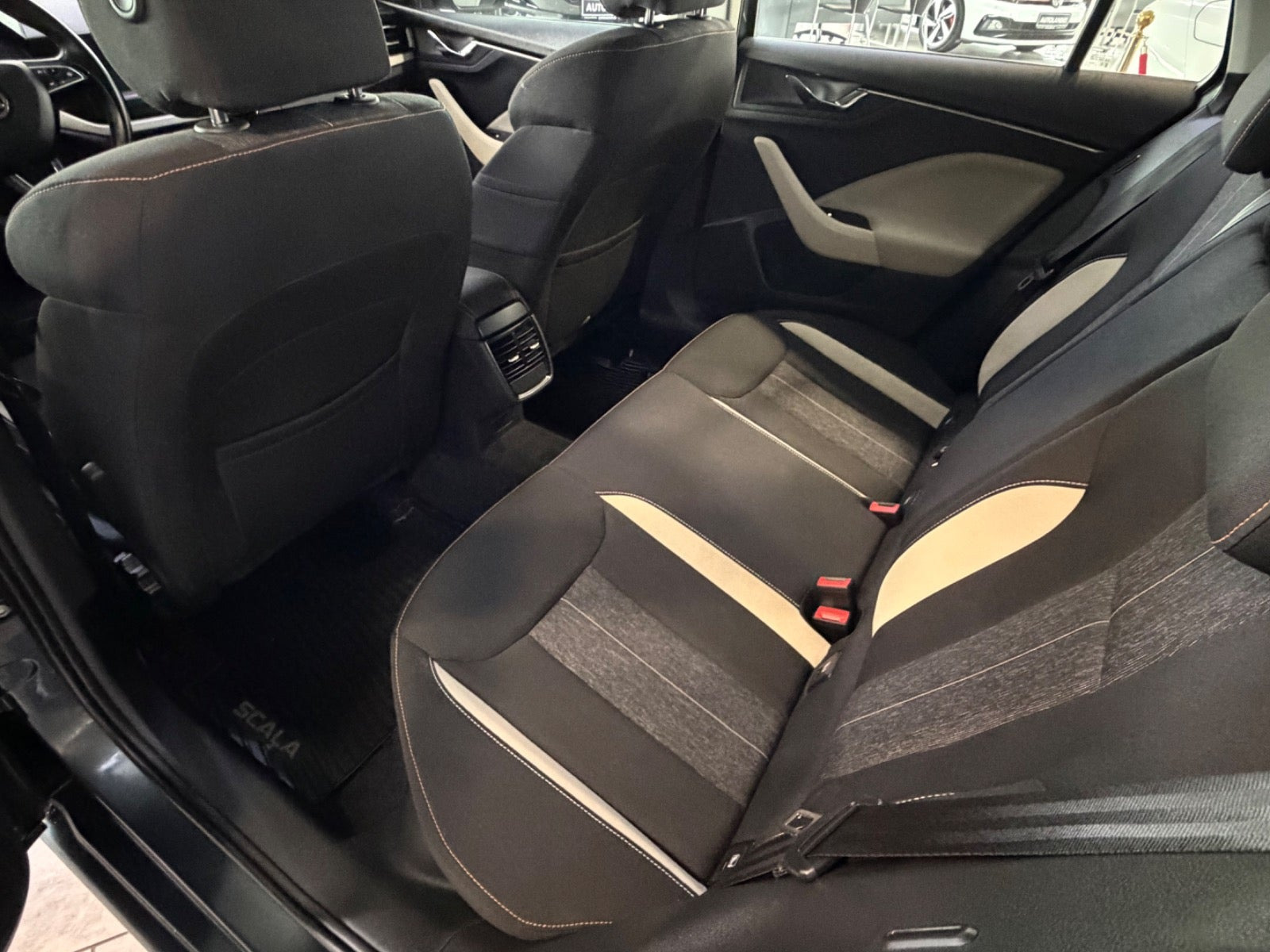 Grå Skoda Scala fra 2020