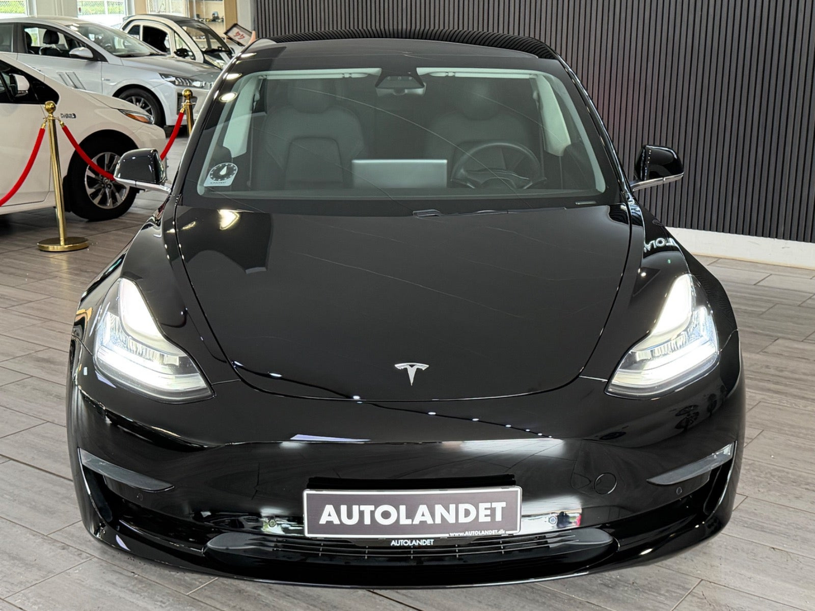 Sort Tesla Model 3 fra 2020