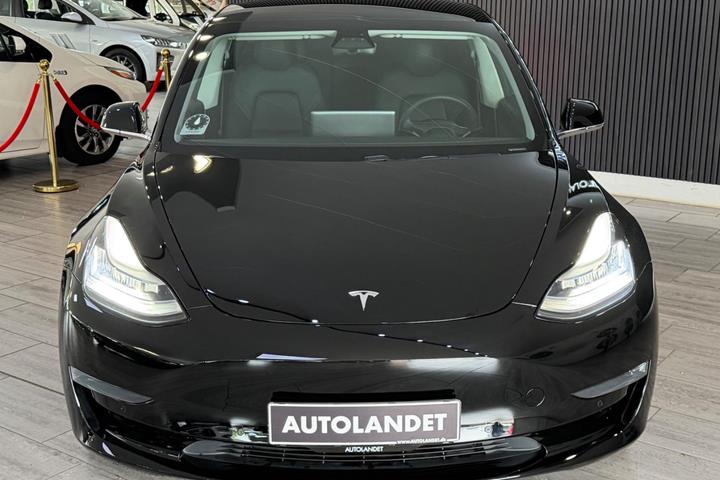 Sort Tesla Model 3 fra 2020