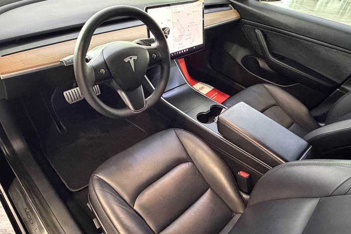 Sort Tesla Model 3 fra 2020