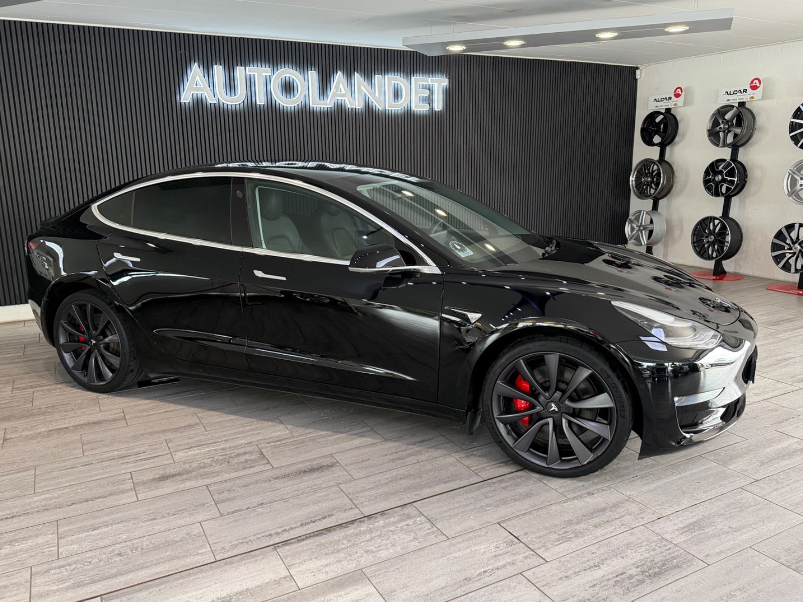 Sort Tesla Model 3 fra 2020