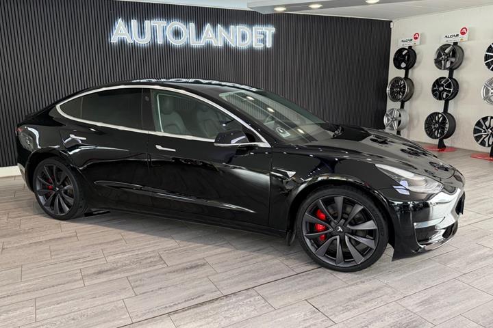 Sort Tesla Model 3 fra 2020