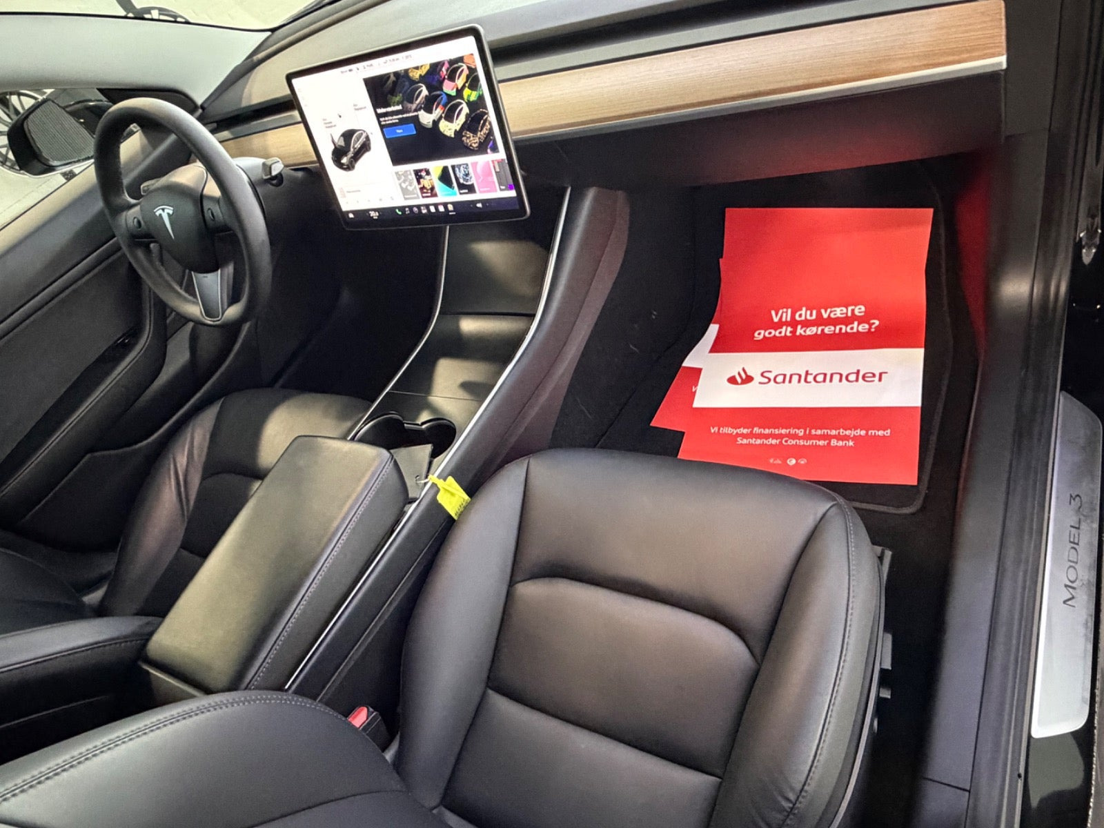 Sort Tesla Model 3 fra 2020