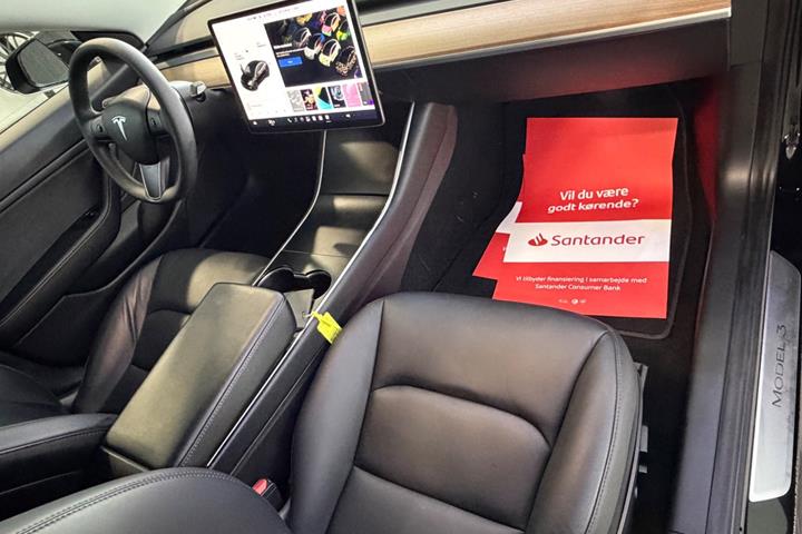 Sort Tesla Model 3 fra 2020