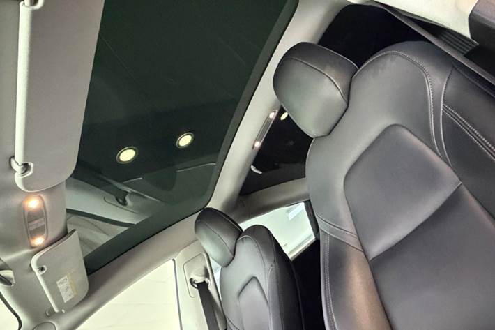 Sort Tesla Model 3 fra 2020