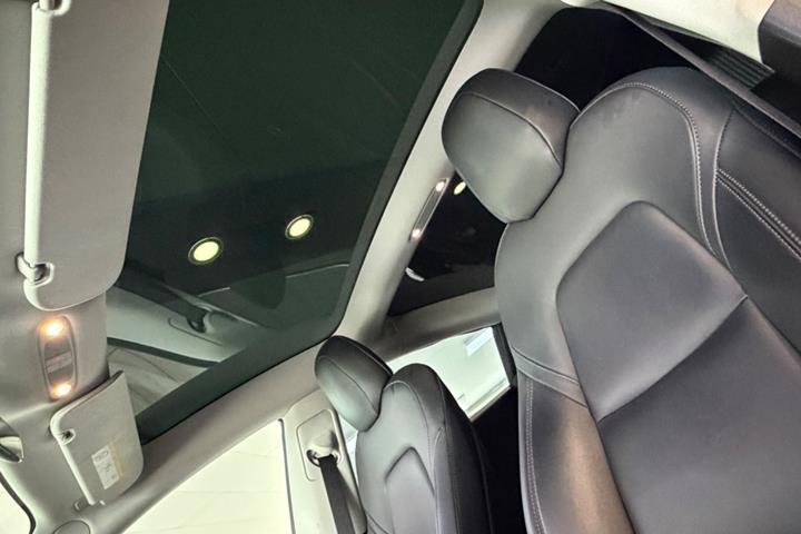Sort Tesla Model 3 fra 2020