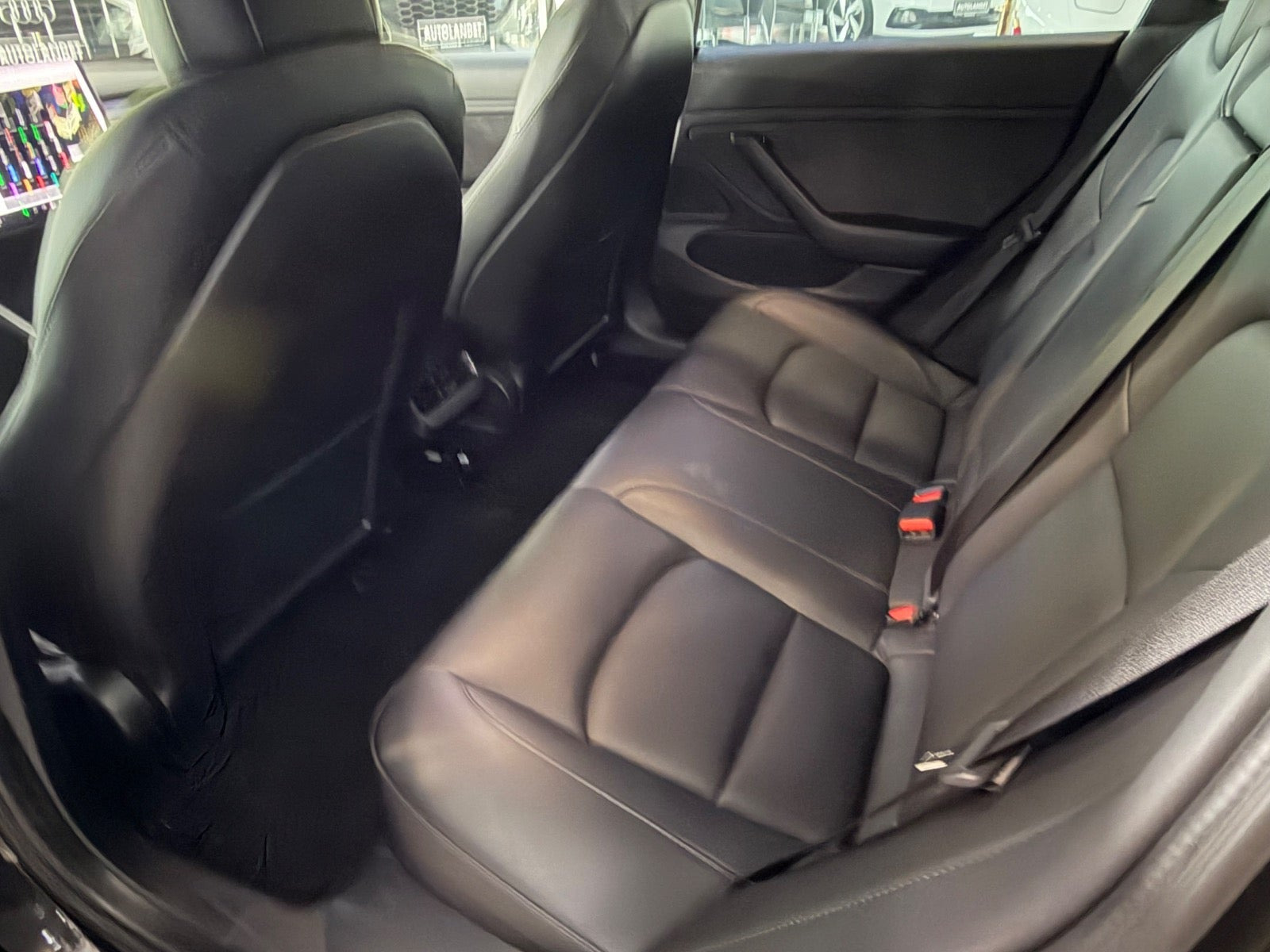 Sort Tesla Model 3 fra 2020