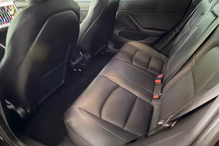 Sort Tesla Model 3 fra 2020