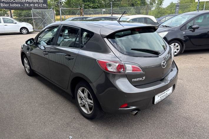 Grå Mazda 3 fra 2012