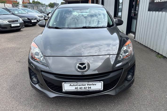 Grå Mazda 3 fra 2012