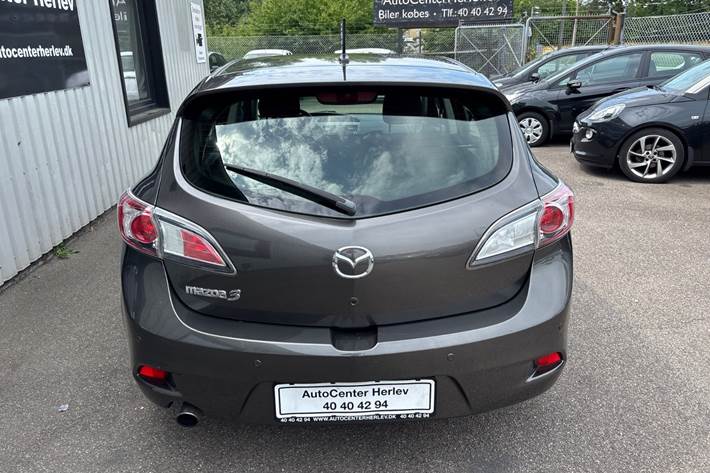 Grå Mazda 3 fra 2012