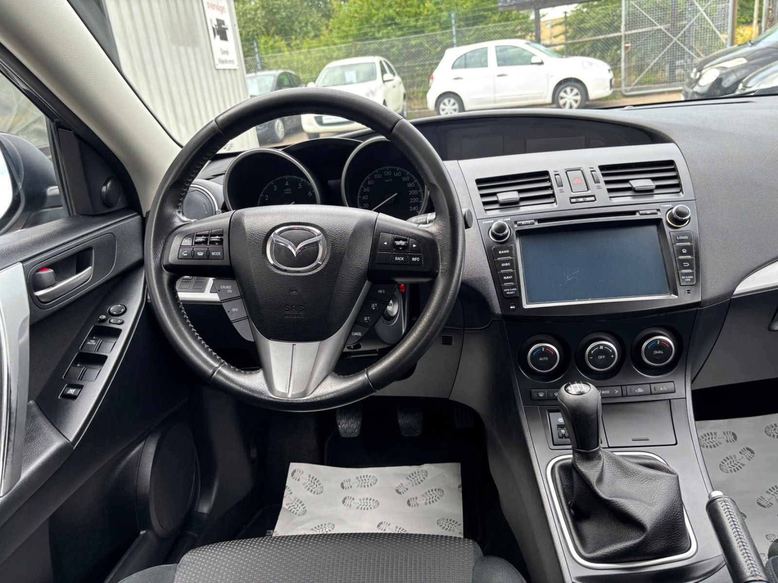 Grå Mazda 3 fra 2012