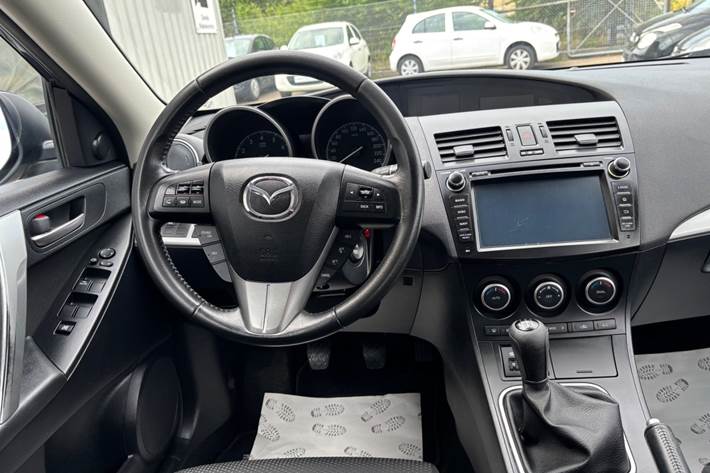 Grå Mazda 3 fra 2012