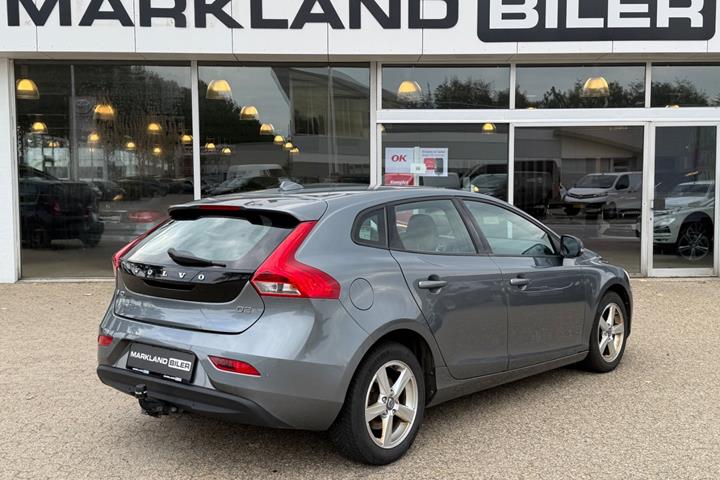 Grå Volvo V40 fra 2018