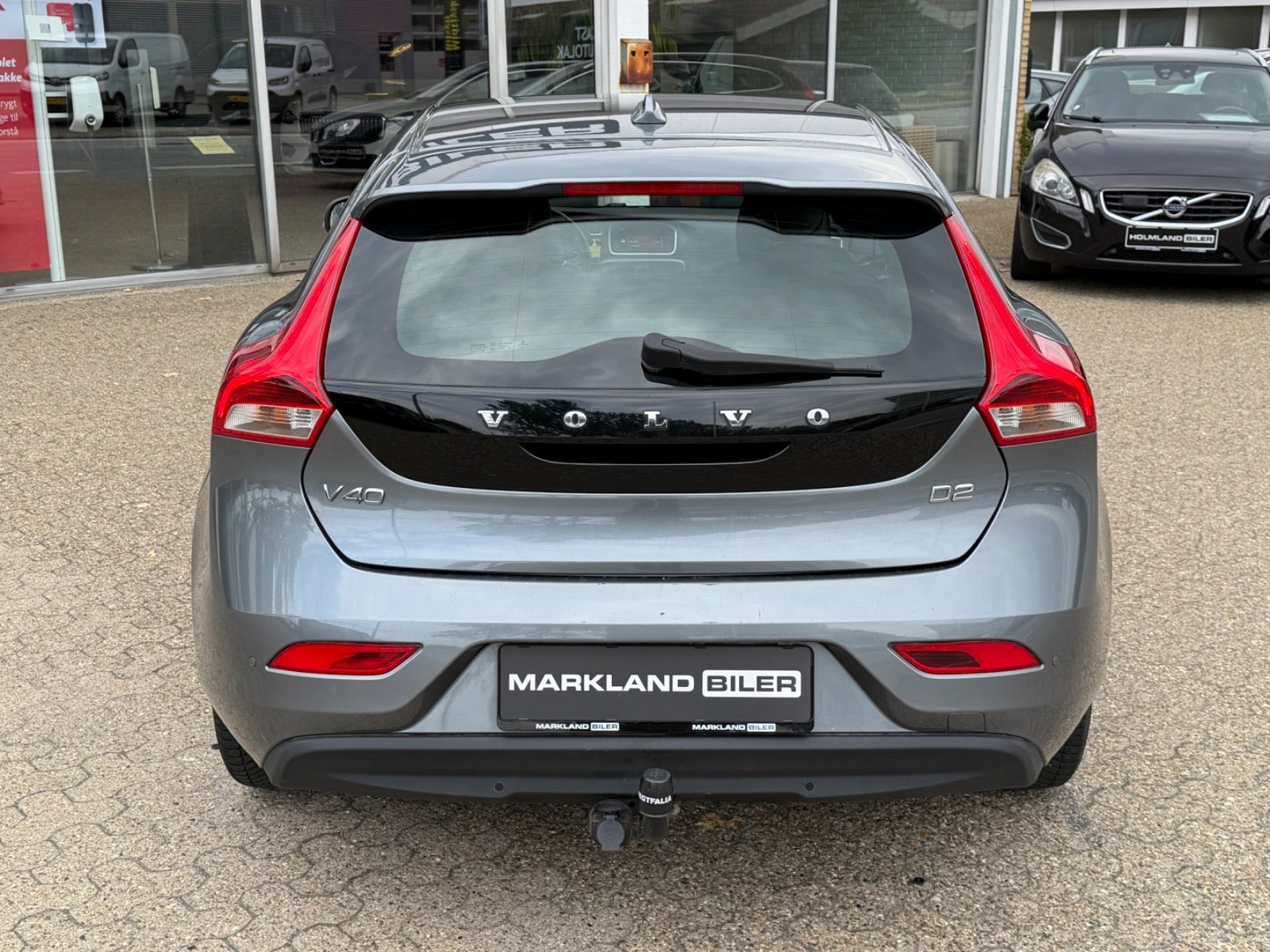 Grå Volvo V40 fra 2018