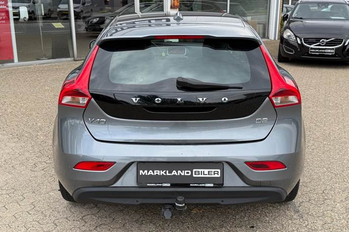 Grå Volvo V40 fra 2018