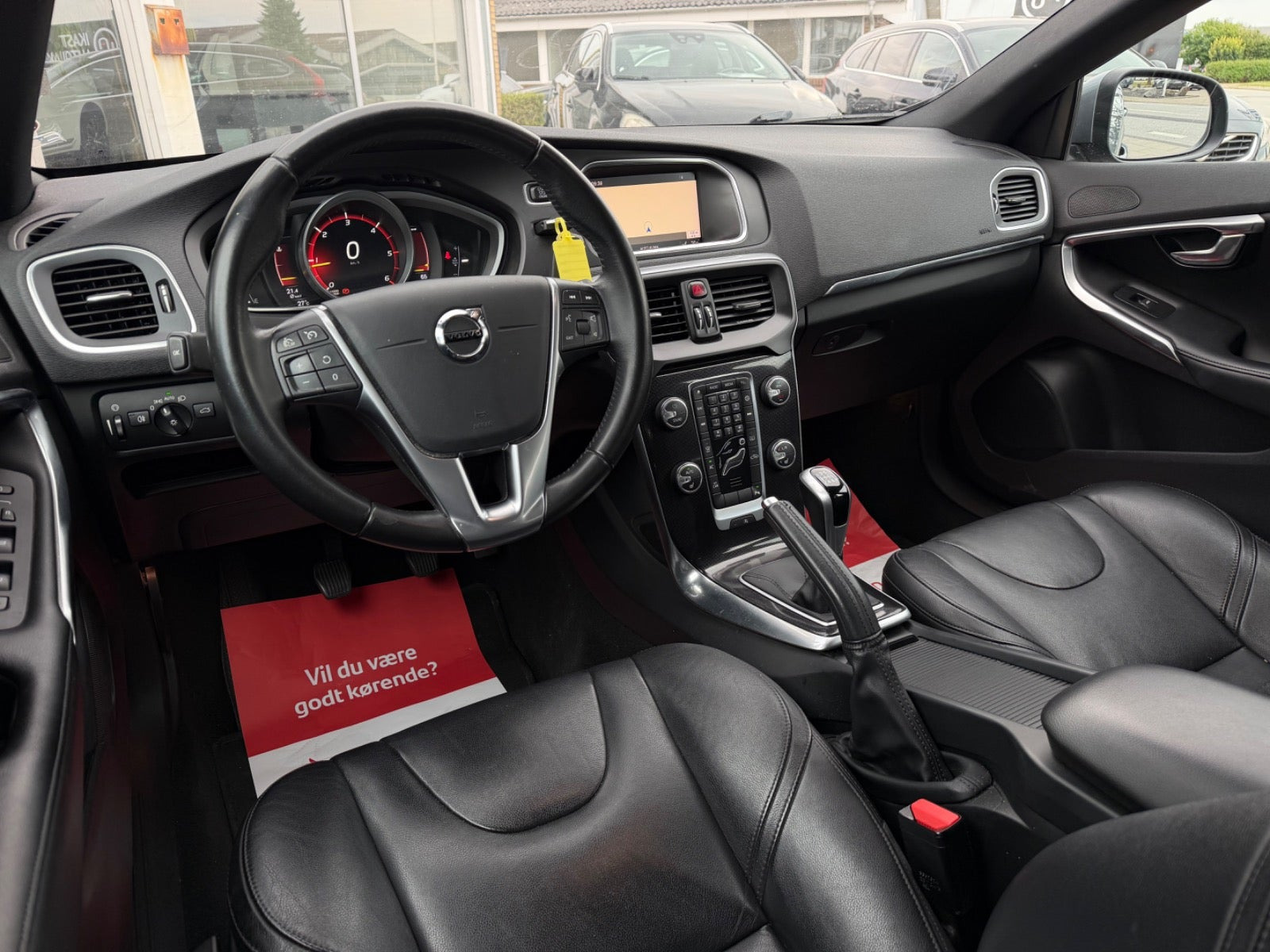 Grå Volvo V40 fra 2018