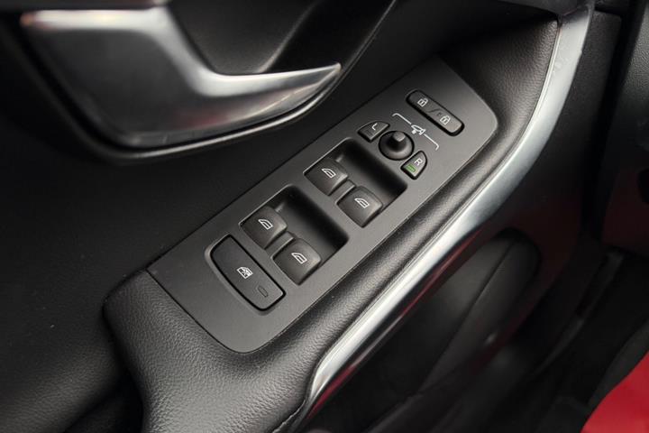 Grå Volvo V40 fra 2018