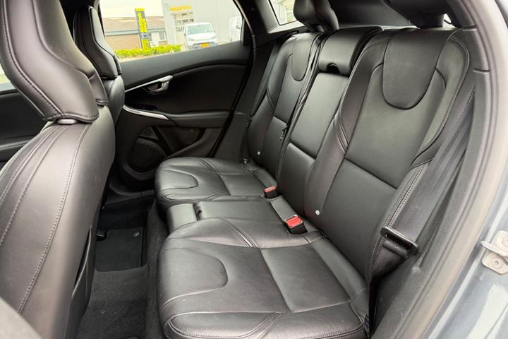 Grå Volvo V40 fra 2018