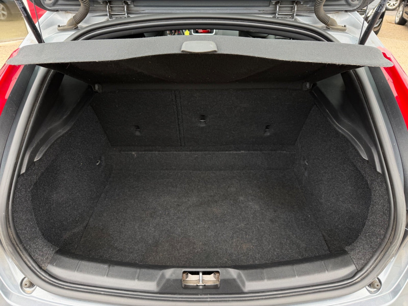 Grå Volvo V40 fra 2018
