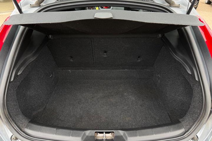 Grå Volvo V40 fra 2018
