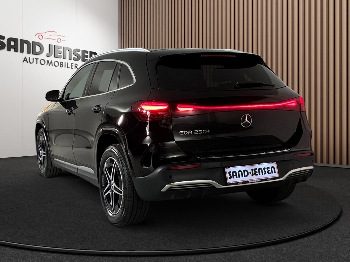 Sort Mercedes EQA250+ fra 2025