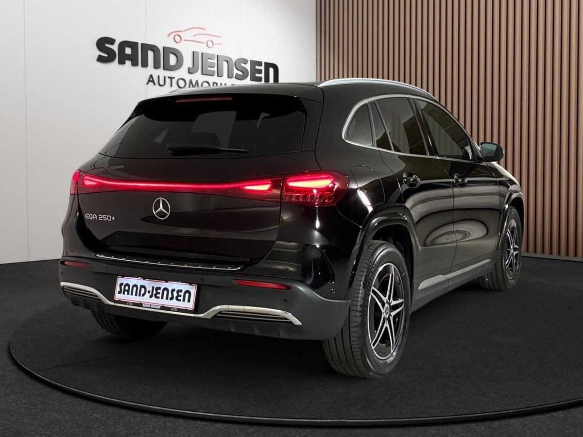 Sort Mercedes EQA250+ fra 2025