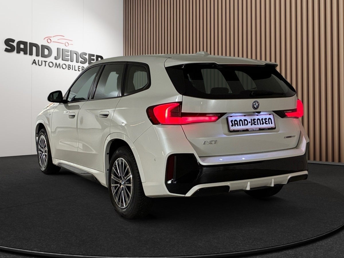Hvid BMW iX1 fra 2024