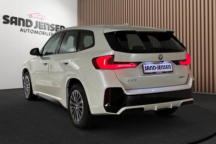 Hvid BMW iX1 fra 2024