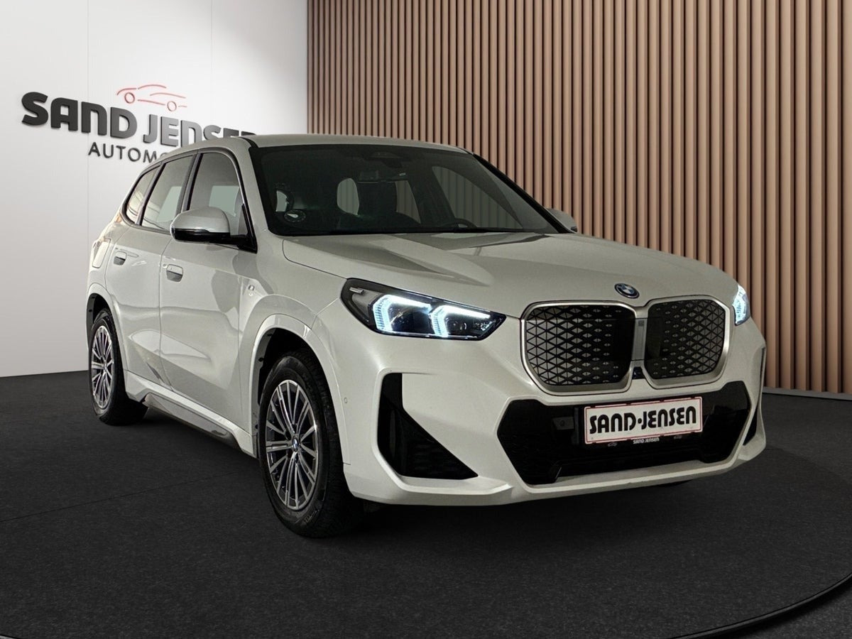 Hvid BMW iX1 fra 2024