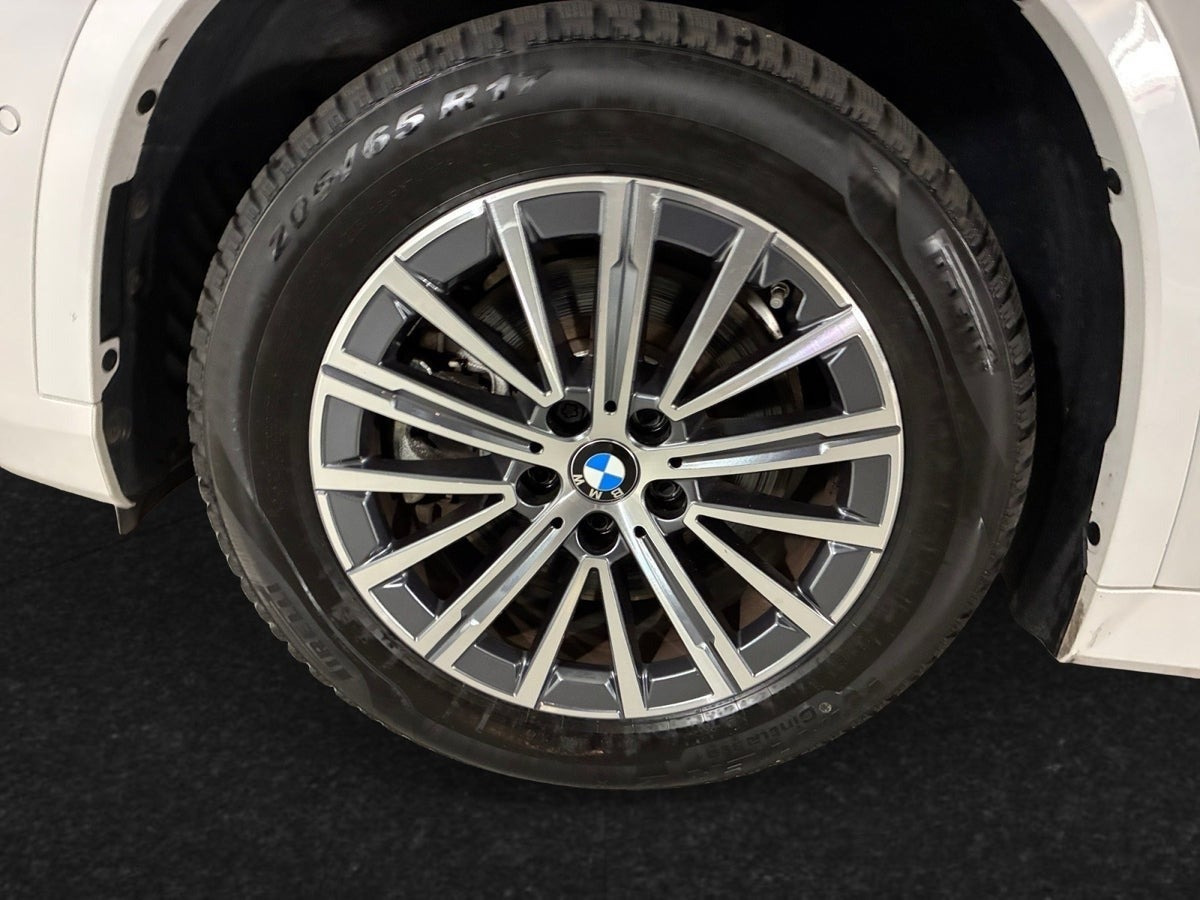 Hvid BMW iX1 fra 2024