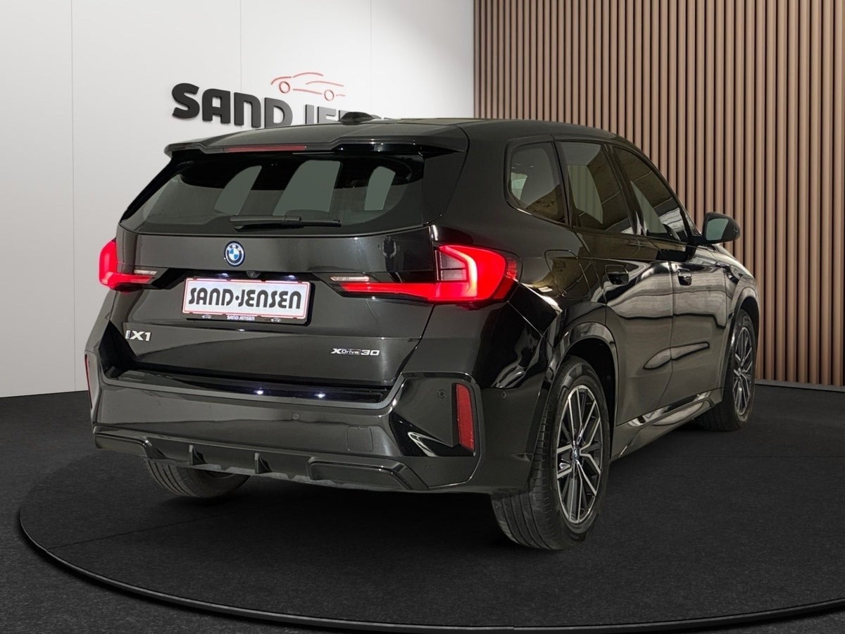 Sort BMW iX1 fra 2024