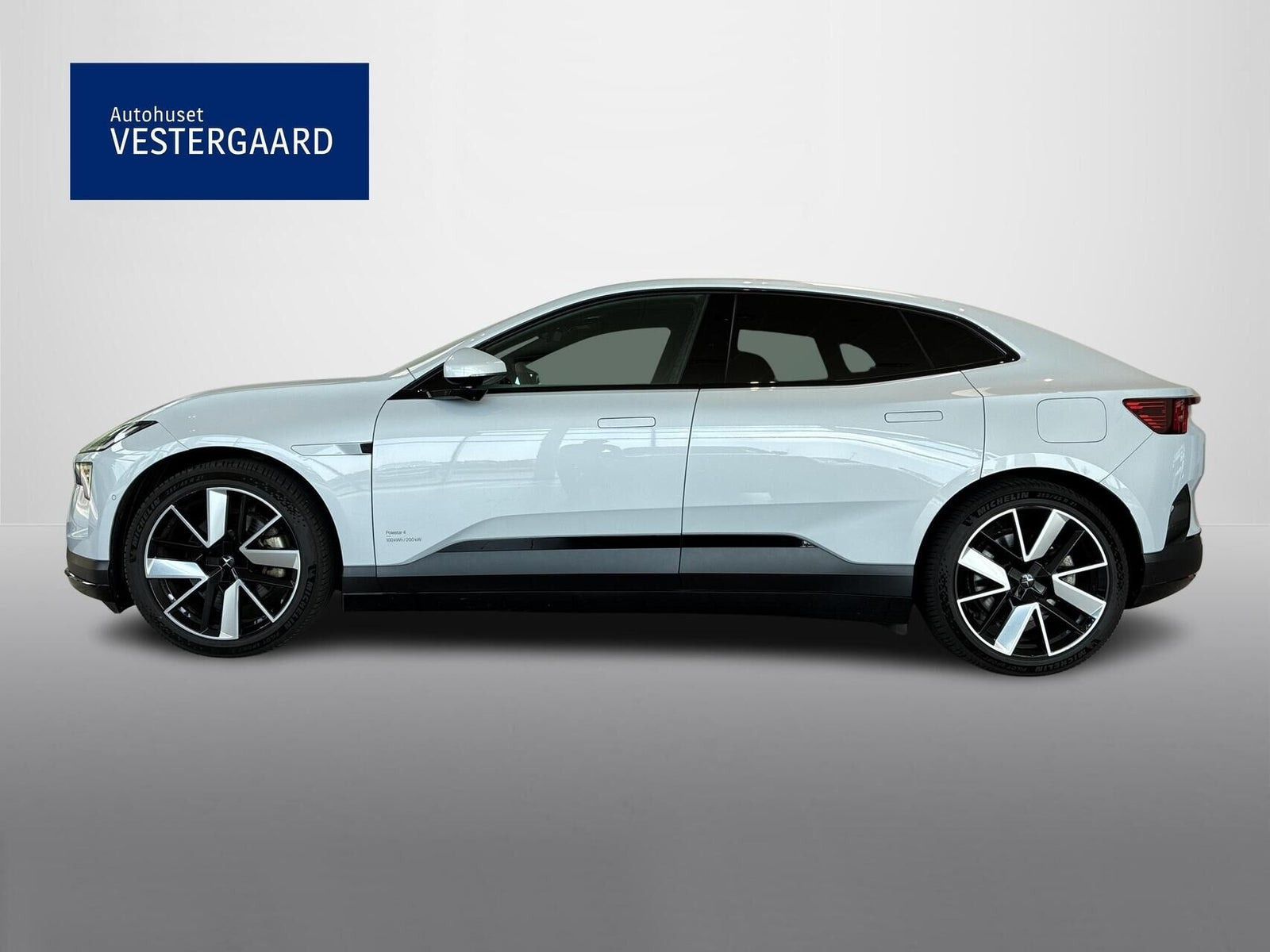 Sølv Polestar 4 fra 2025