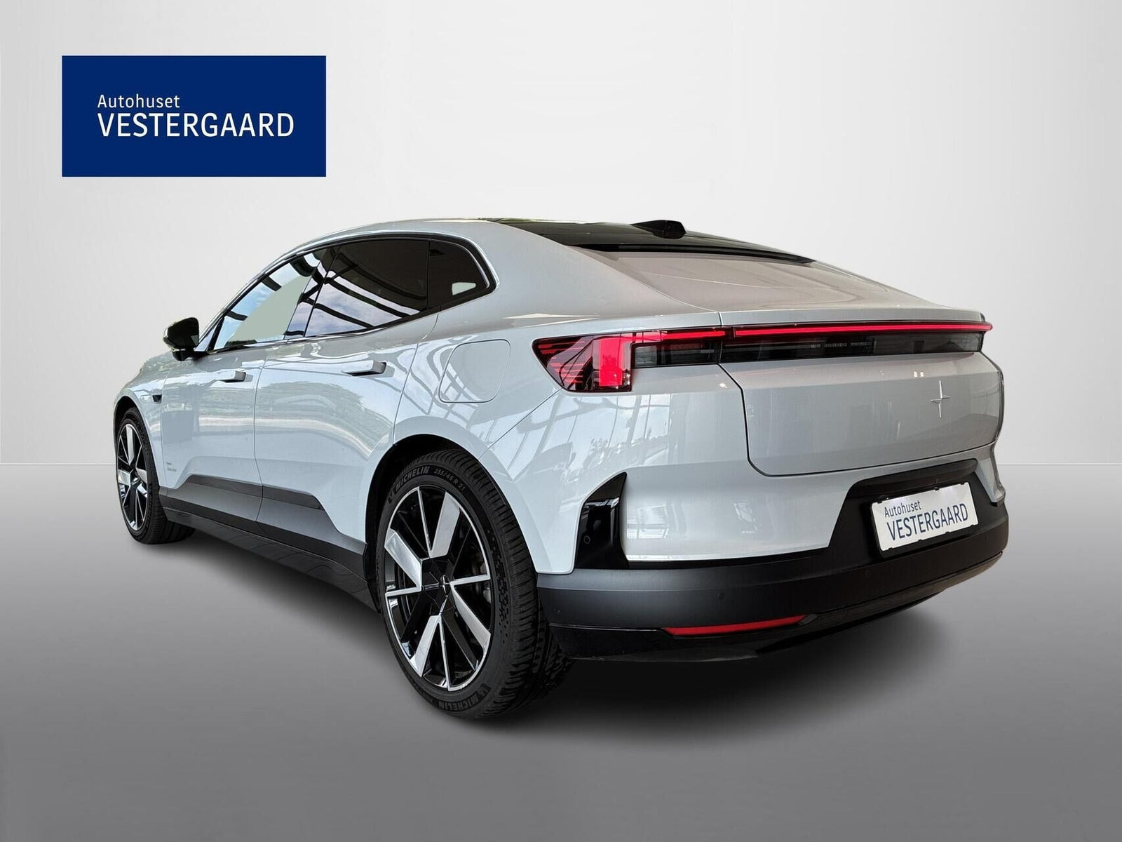 Sølv Polestar 4 fra 2025