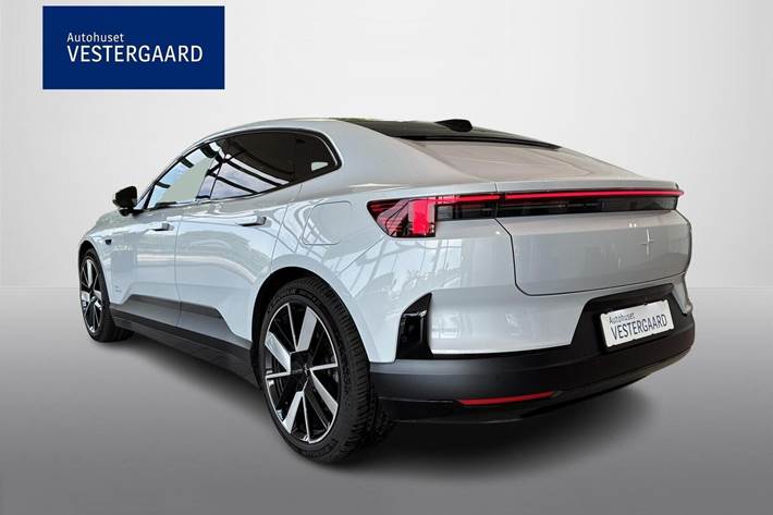 Sølv Polestar 4 fra 2025