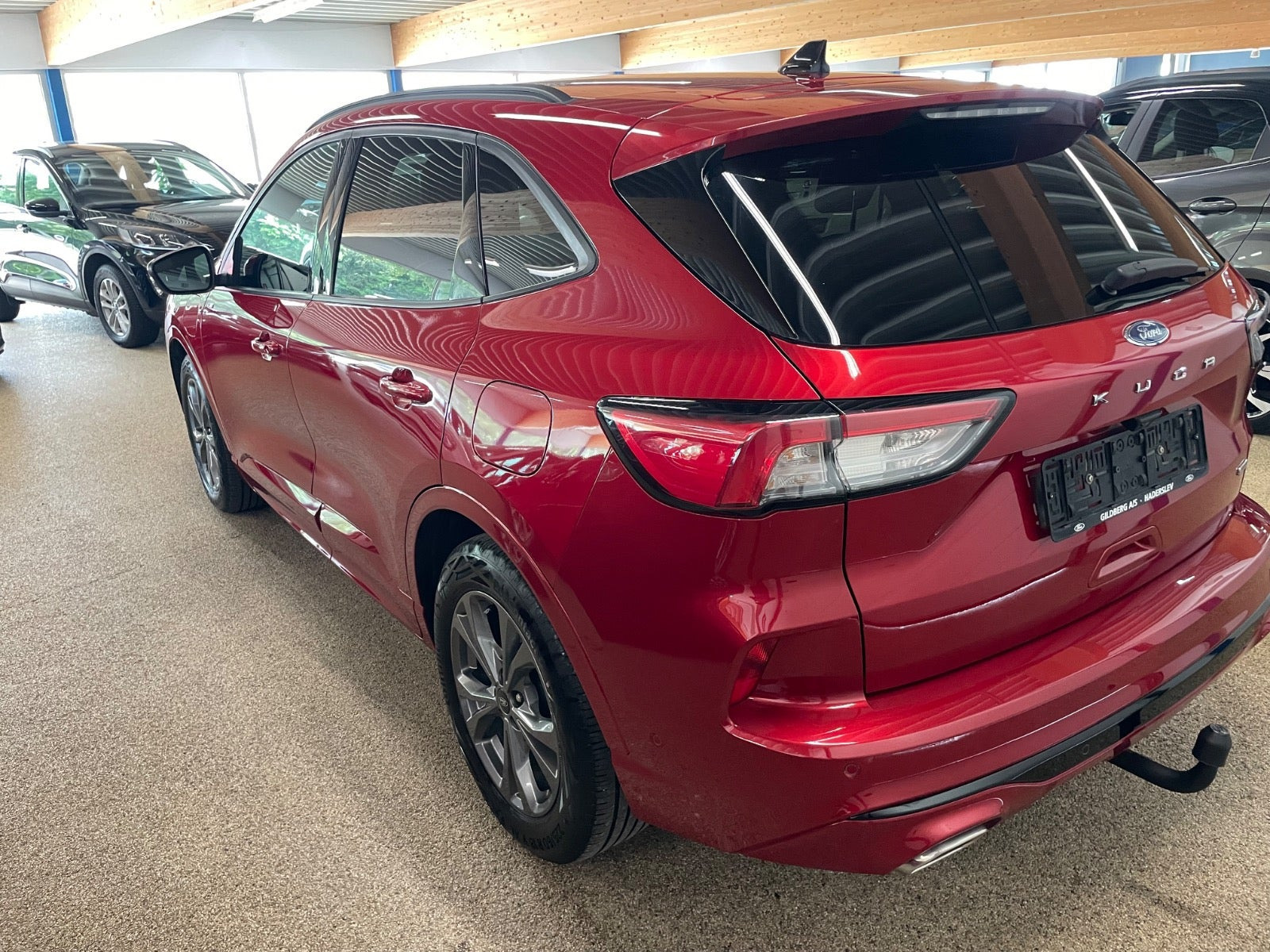 Rød Ford Kuga fra 2020