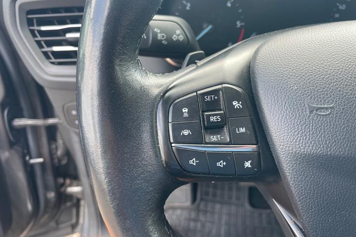 Rød Ford Kuga fra 2020