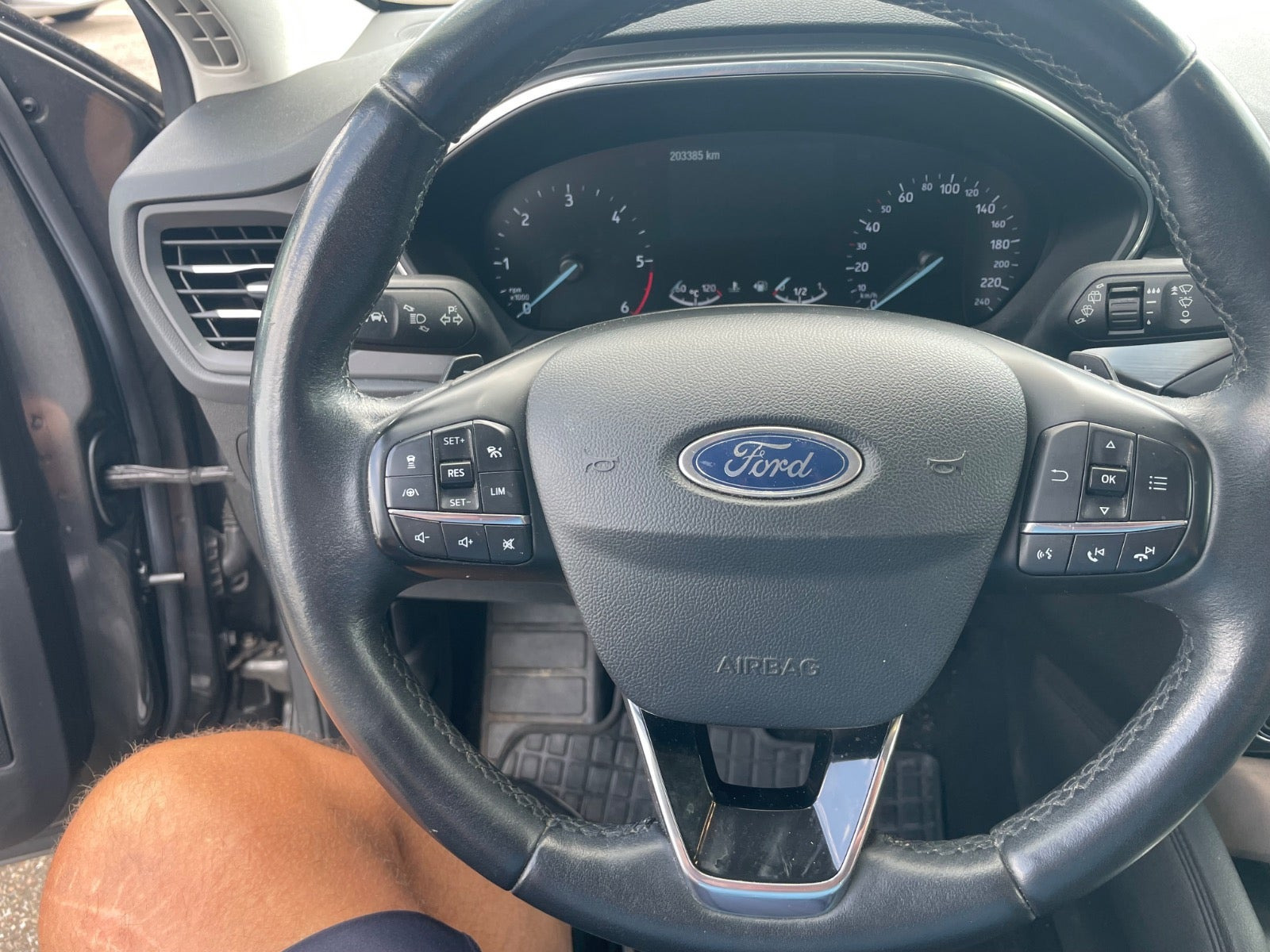 Rød Ford Kuga fra 2020